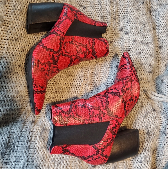FAUX SNAKESKIN BOOTIES - Picture 5 of 7